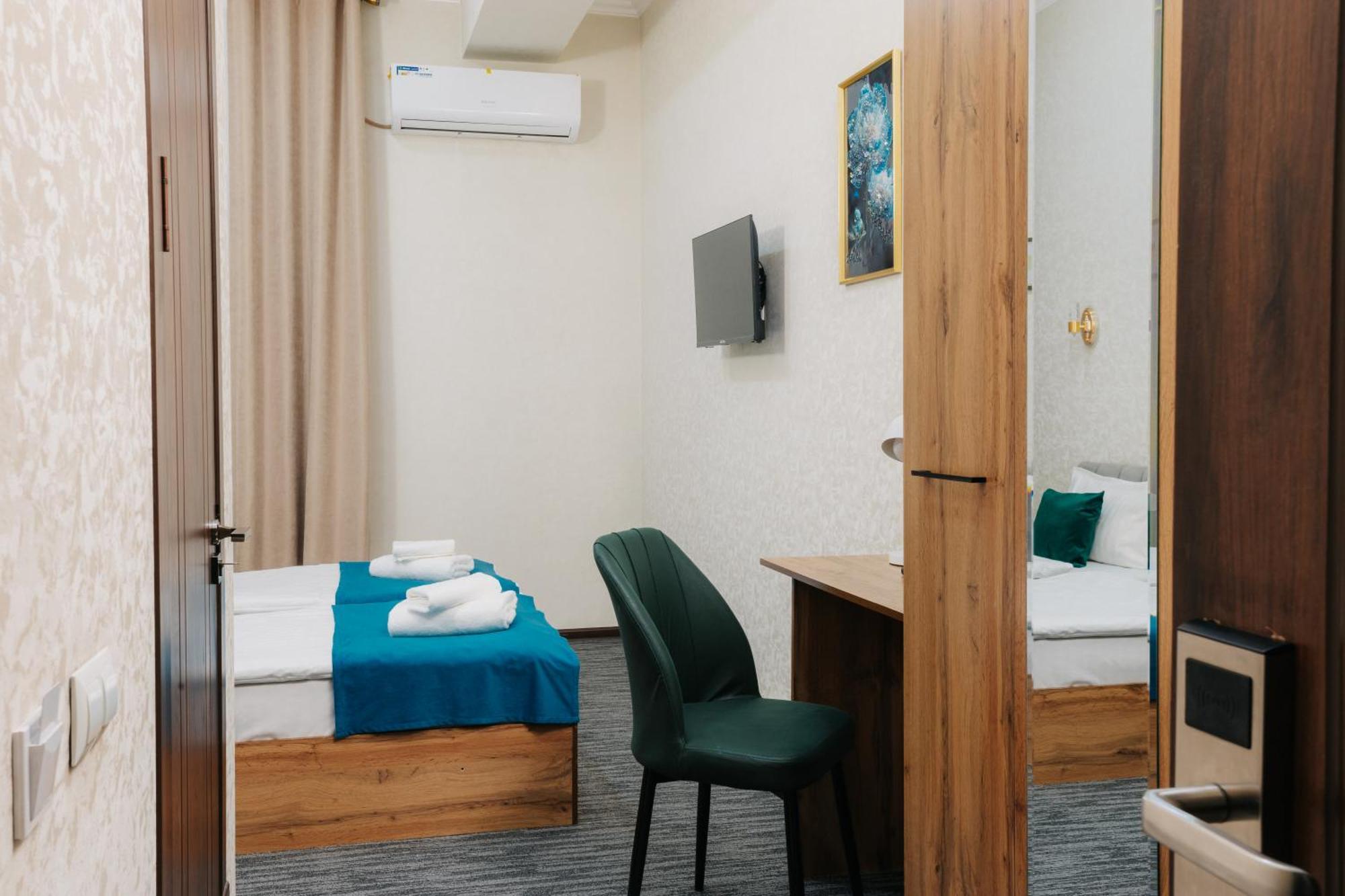 Resident Hotel Tachkent Extérieur photo